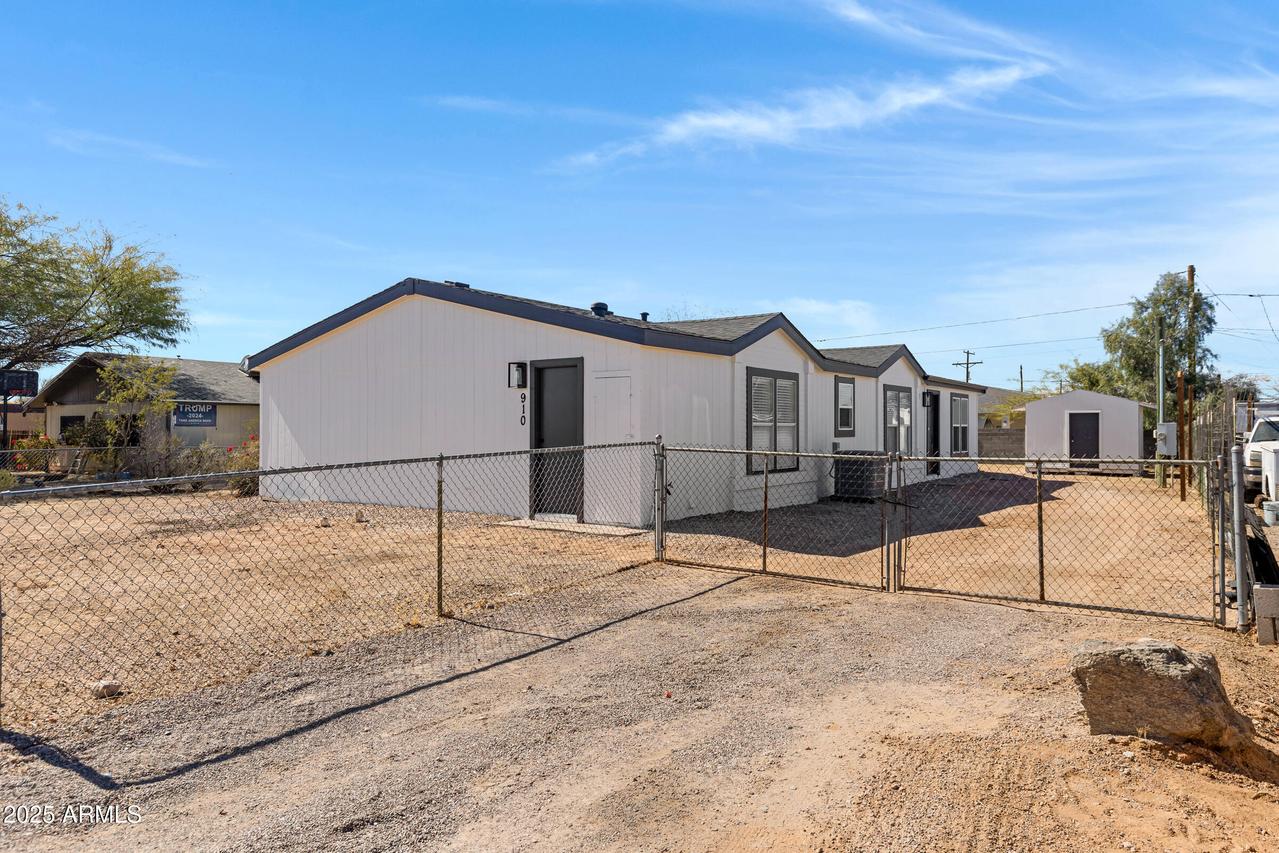 910 S Lawson Dr., Apache Junction, AZ 85120
