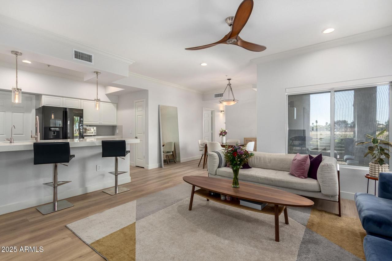 7401 W Arrowhead Clubhouse Dr. #1052, Glendale, AZ 85308