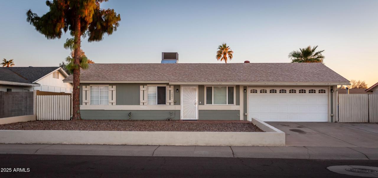 1001 W Montoya Ln., Phoenix, AZ 85027