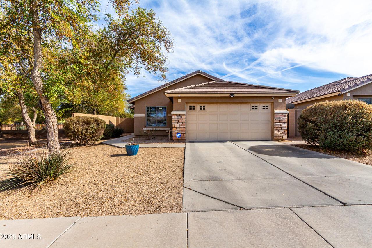 7341 W Magdalena Ln., Laveen, AZ 85339