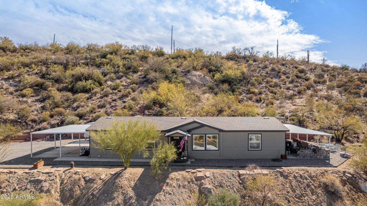 18940 E Queens Way, Black Canyon City, AZ 85324