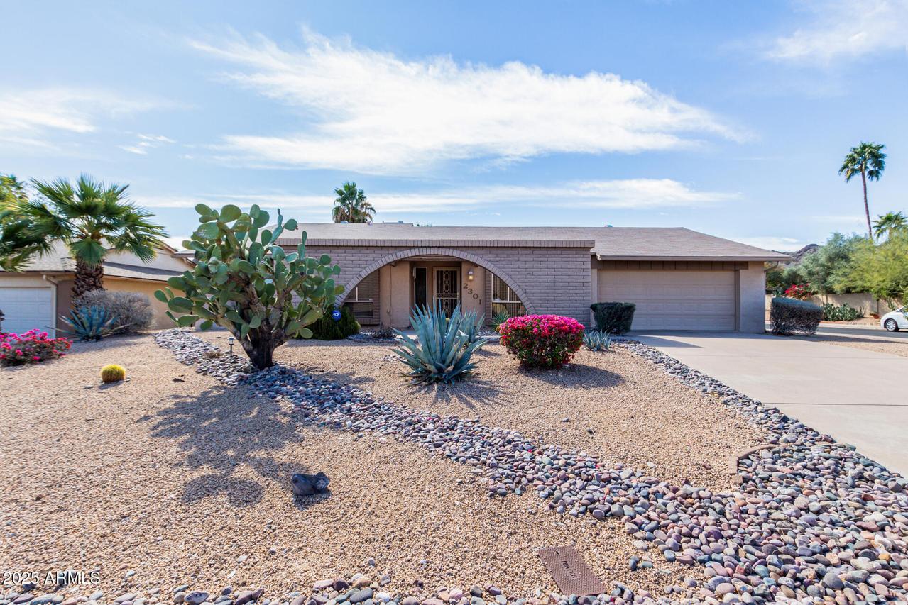 2301 E Christy Dr., Phoenix, AZ 85028