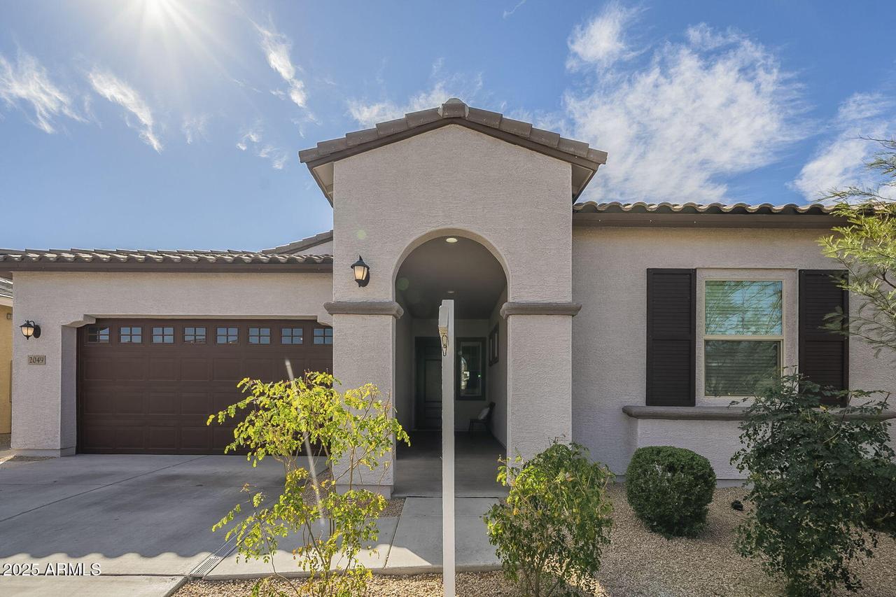 2049 W Burnside Tr., Phoenix, AZ 85085