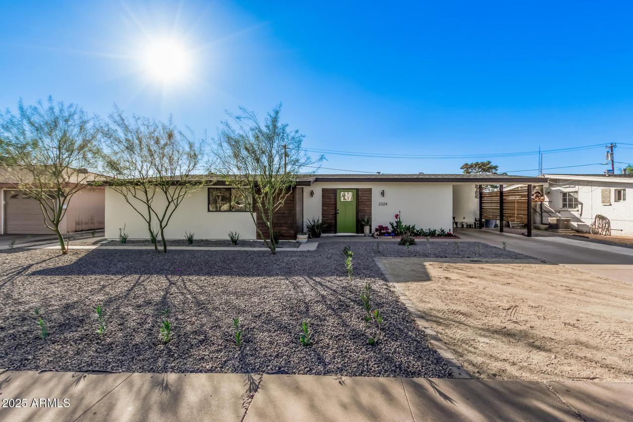 2324 N 40th St., Phoenix, AZ 85008