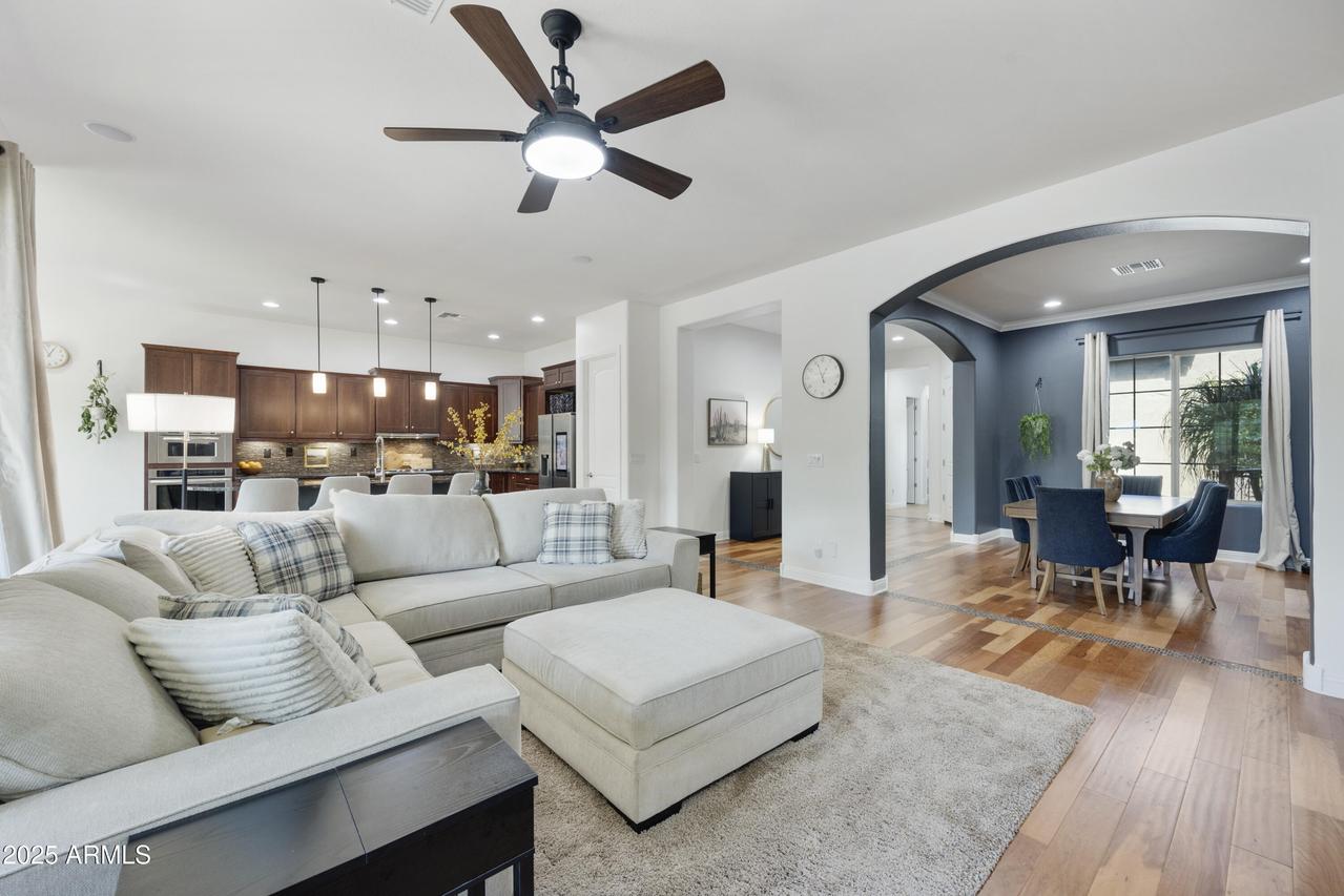 1605 W Molly Ln., Phoenix, AZ 85085