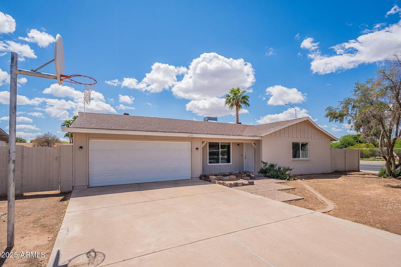 2359 W Del Oro Cir., Mesa, AZ 85202