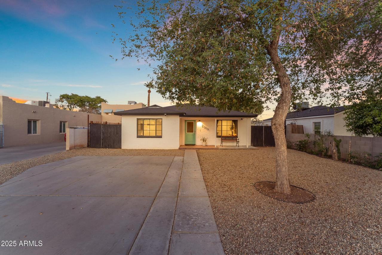 2209 N 23rd St., Phoenix, AZ 85006