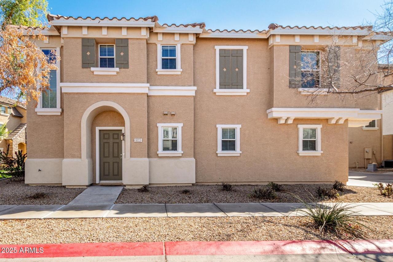 923 W Wendy Way, Gilbert, AZ 85233