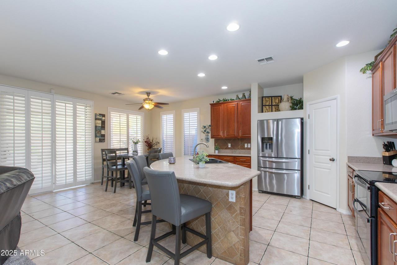 21600 N 106th Ln., Peoria, AZ 85382