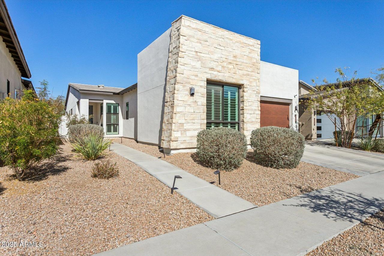 942 E Paseo Way, Phoenix, AZ 85042