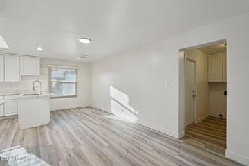 2004 W Kristal Way, Phoenix, AZ 85027