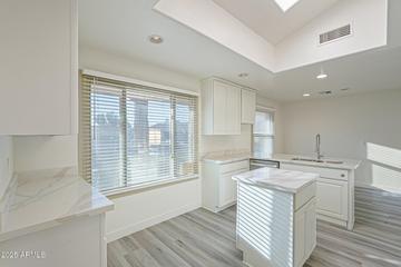 2004 W Kristal Way, Phoenix, AZ 85027