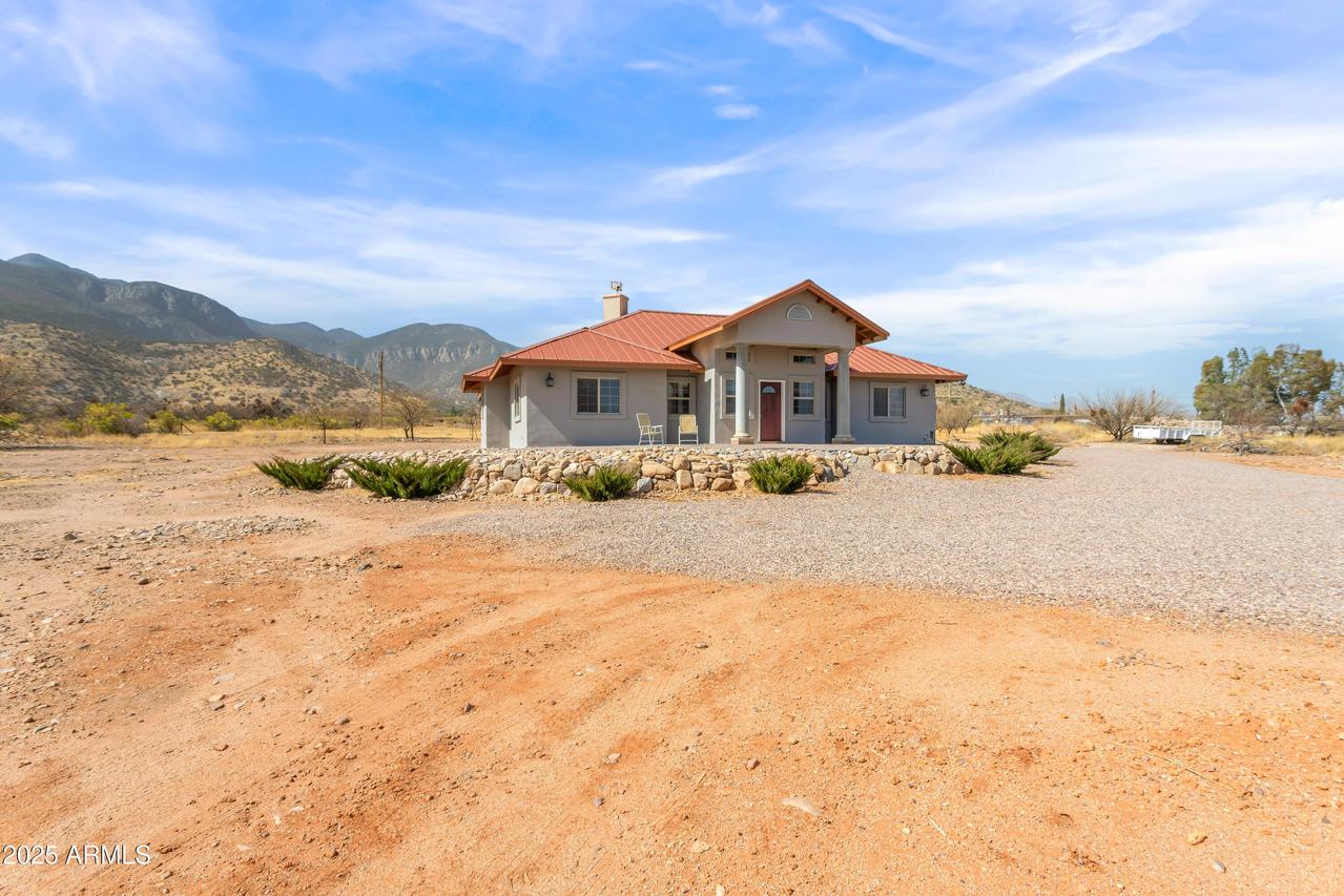 6372 S Sonni An Ln., Hereford, AZ 85615
