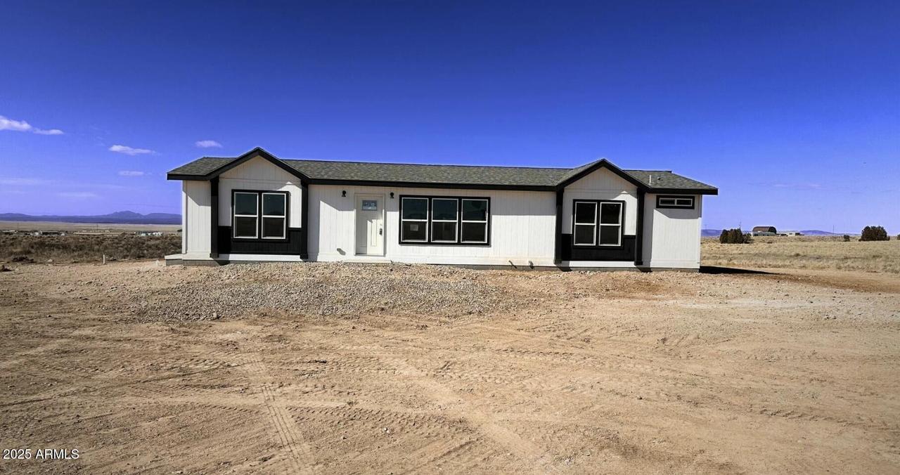 27360 N Miracle Ln., Paulden, AZ 86334