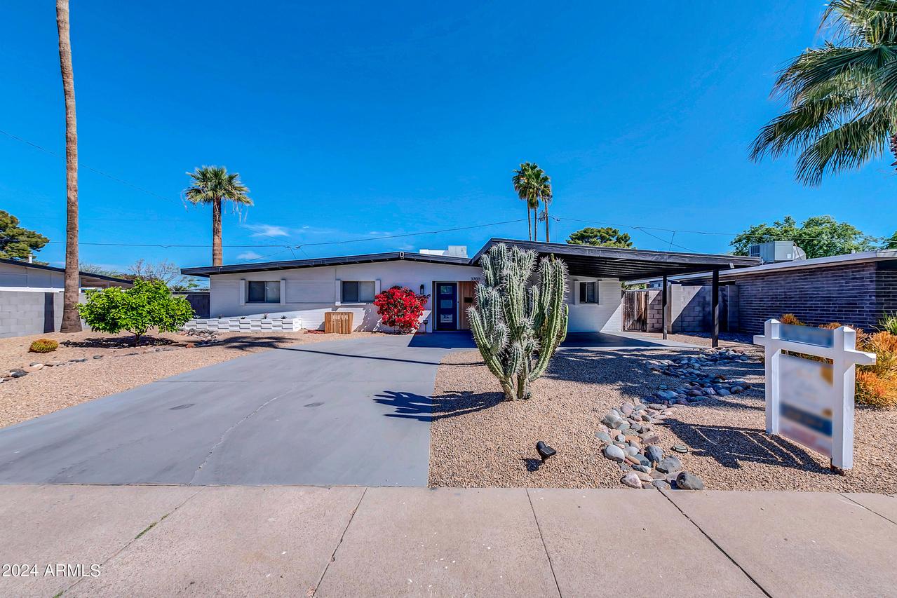 3702 E Laurel Ln., Phoenix, AZ 85028
