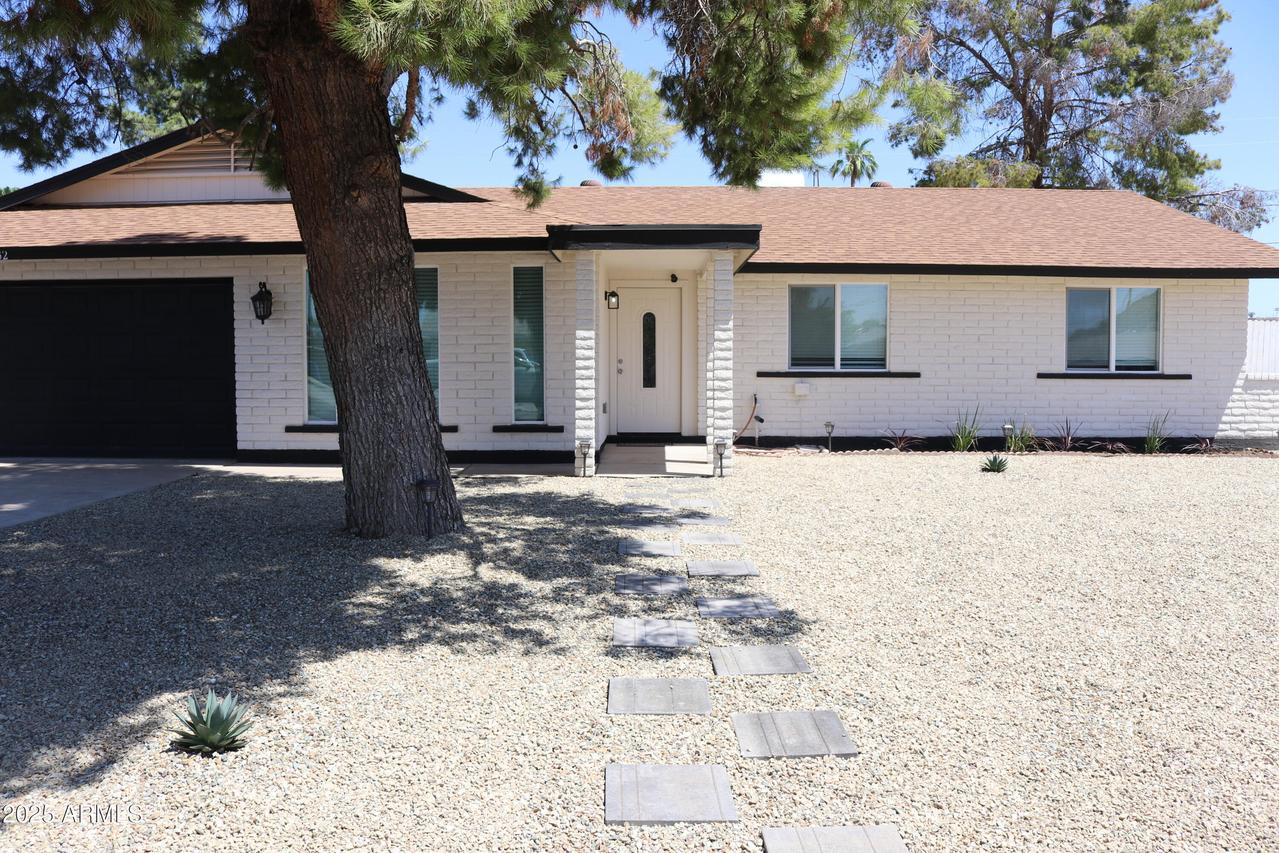 2032 W Eugie Ave., Phoenix, AZ 85029