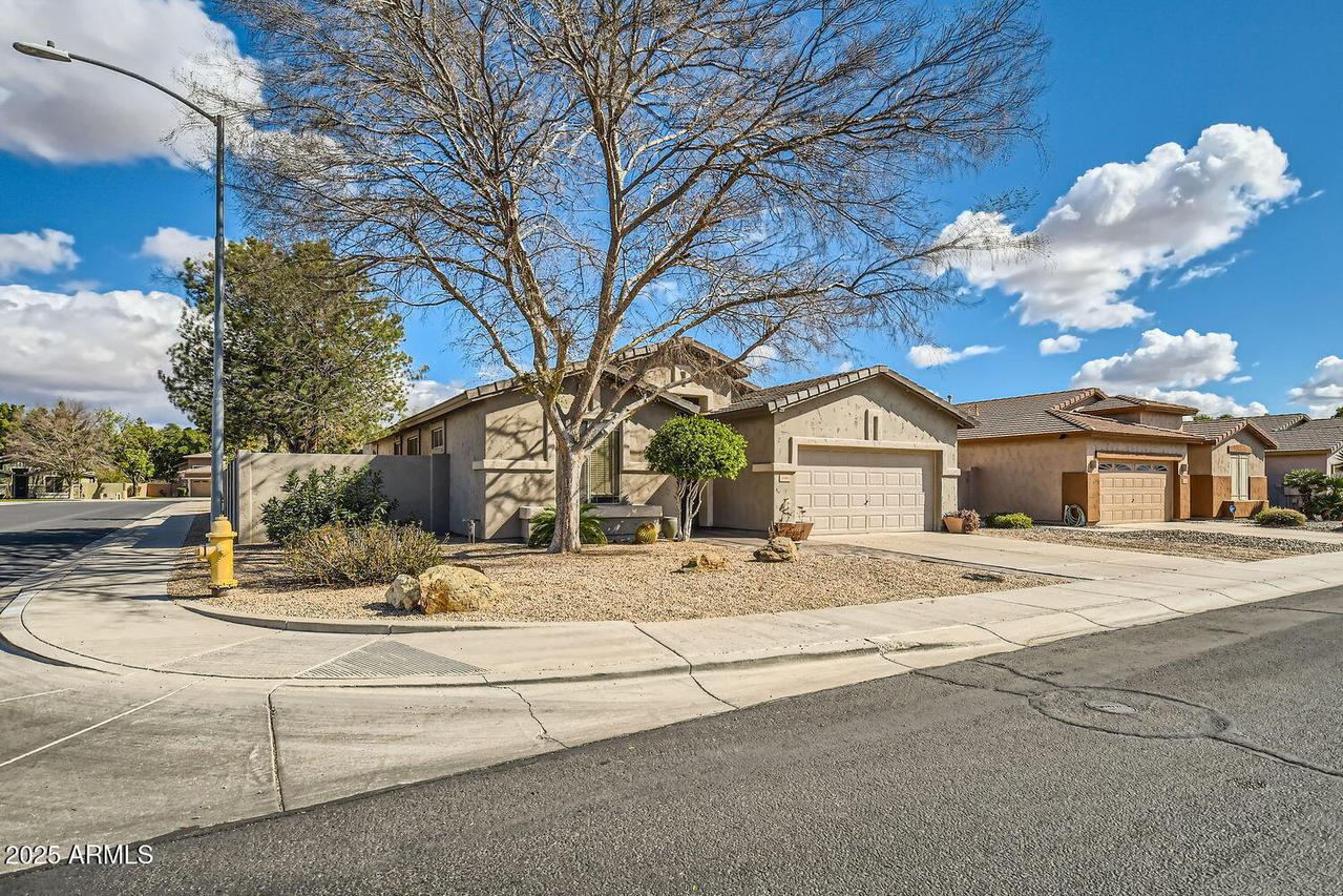 6198 W Wikieup Ln., Glendale, AZ 85308