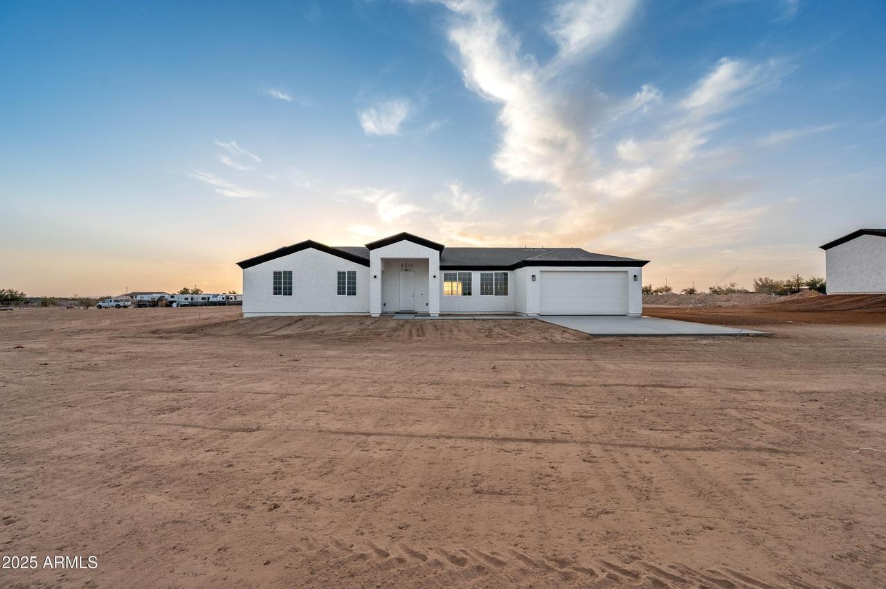 2135 S Hassayampa Rd., Tonopah, AZ 85354