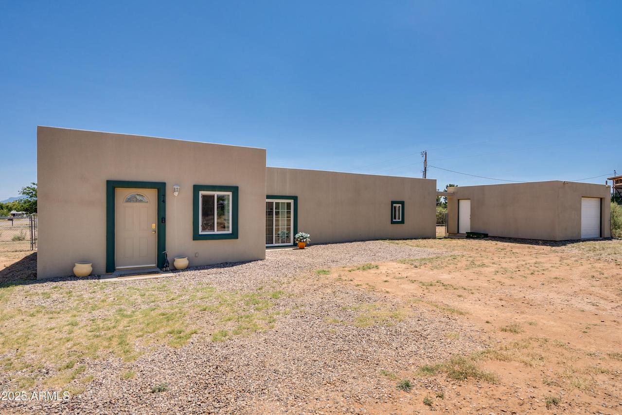 74 E Vía Parque, Huachuca City, AZ 85616