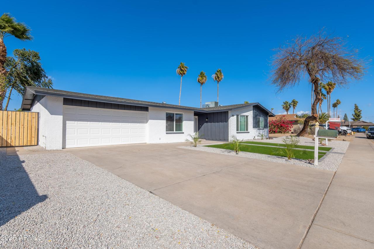 9028 N 48th Dr., Glendale, AZ 85302