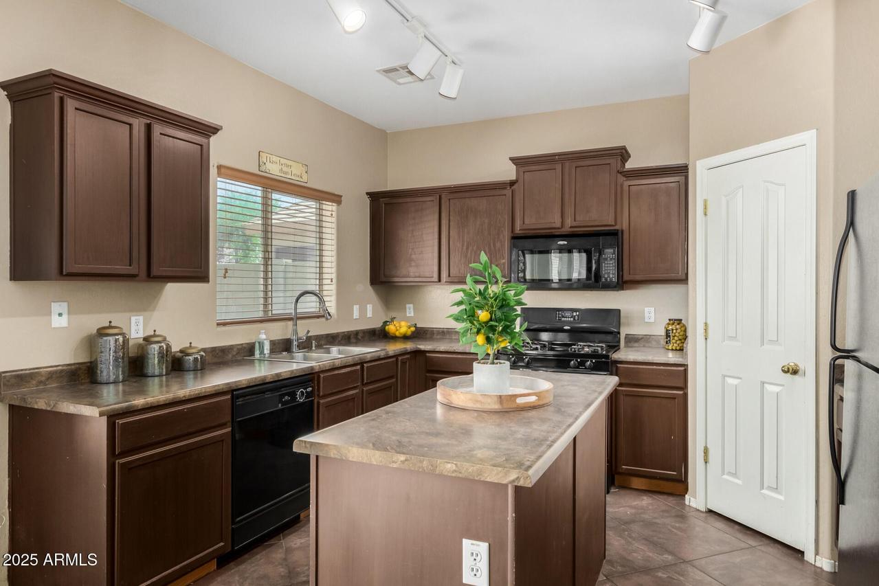 10922 E Wallflower Ln., Florence, AZ 85132