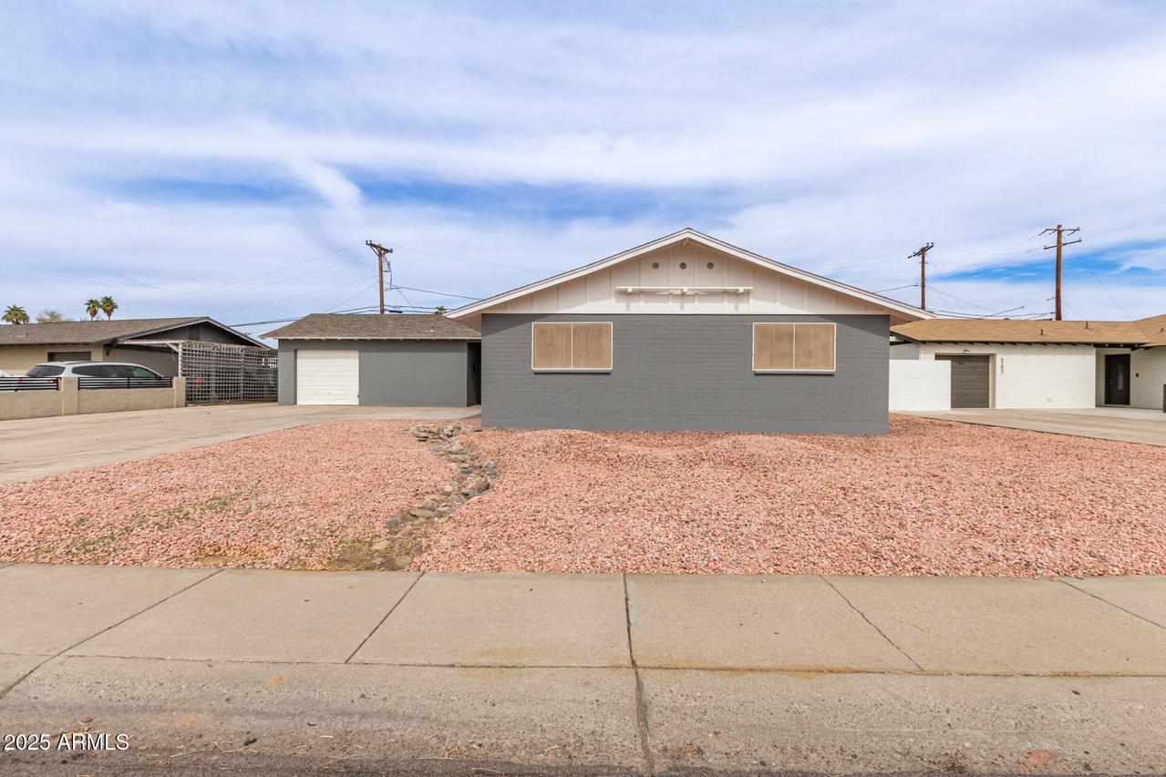 5208 W Earll Dr., Phoenix, AZ 85031