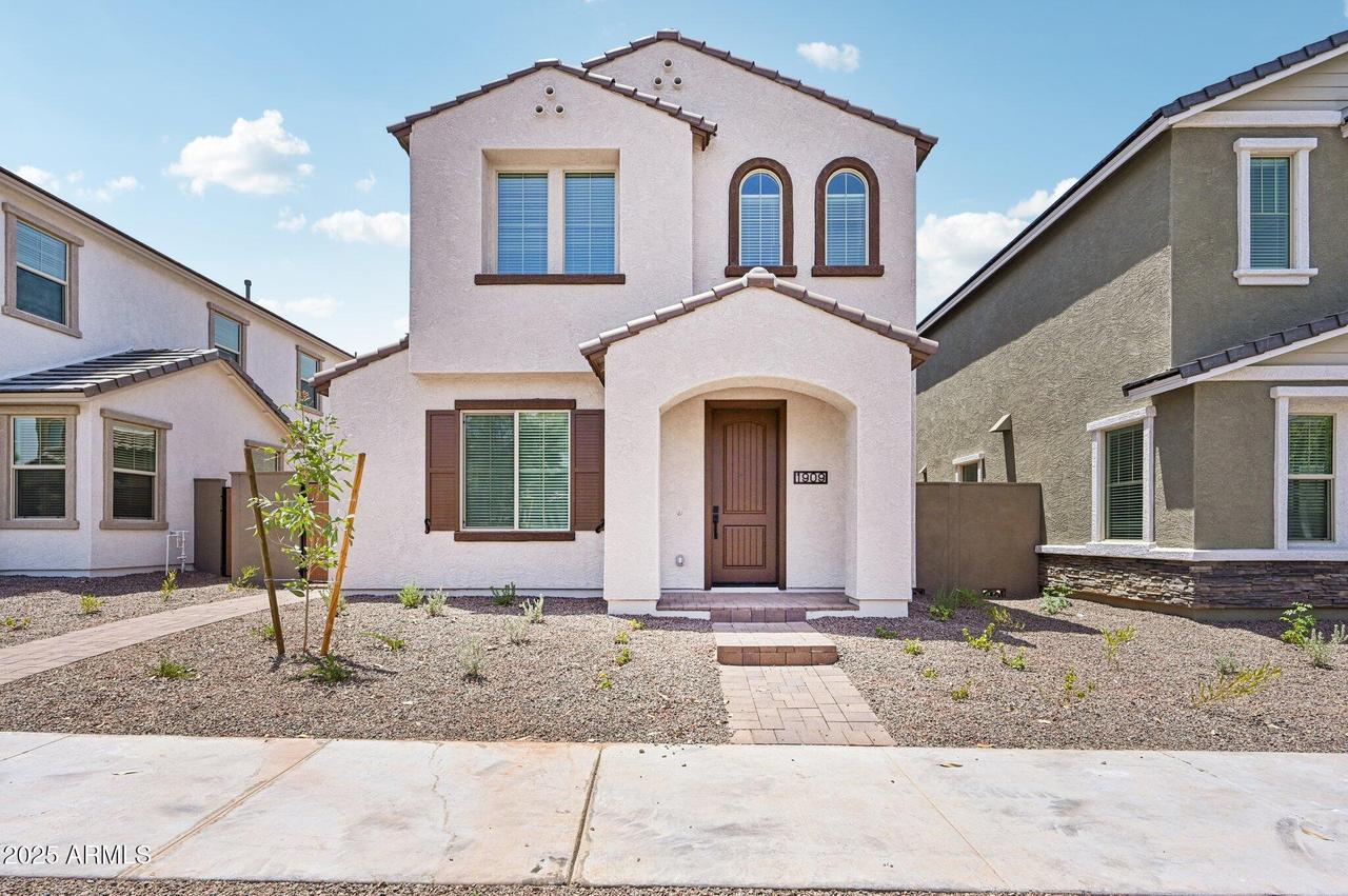 1909 W Lariat Ln., Phoenix, AZ 85085