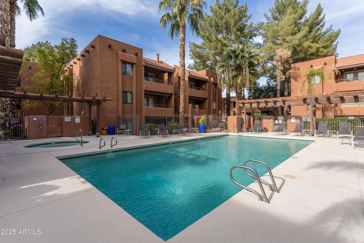 4704 E Paradise Village Pkwy. #213, Phoenix, AZ 85032