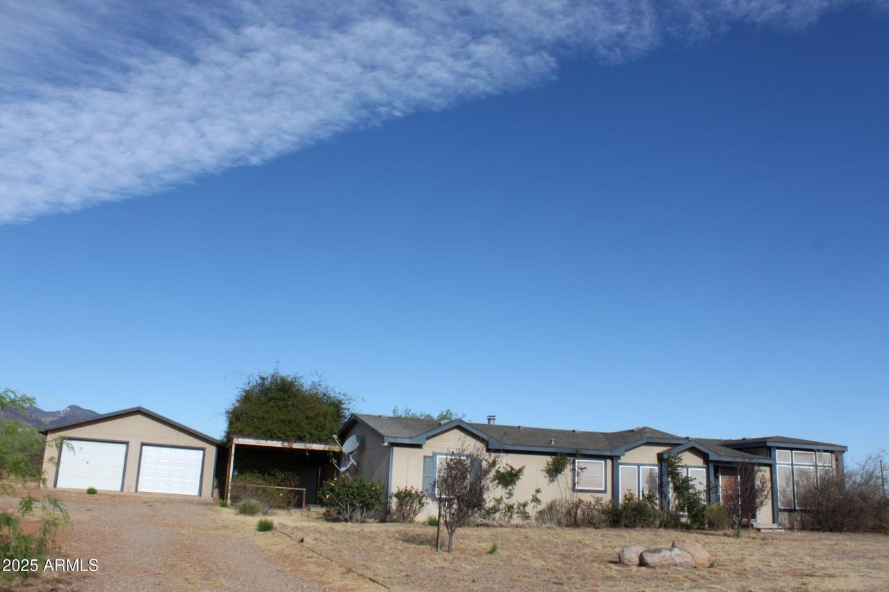 6450 S Alvarado Pl., Hereford, AZ 85615