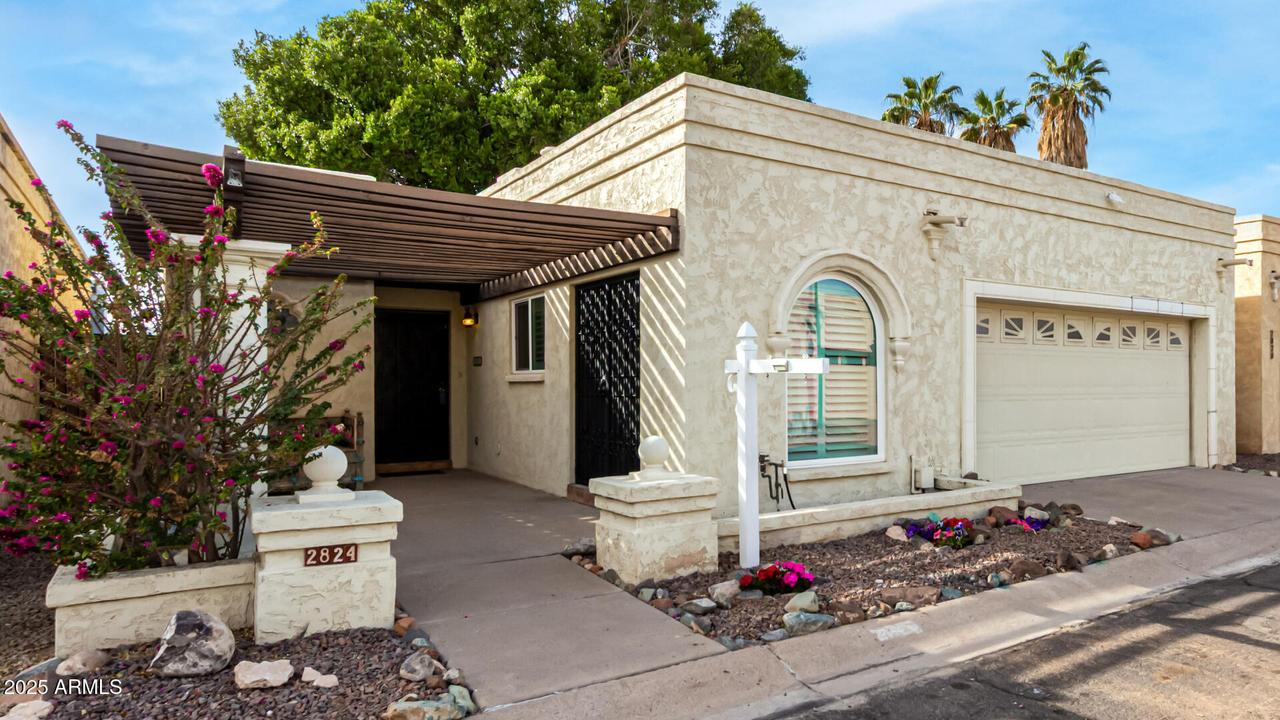 2824 N 42nd Way, Phoenix, AZ 85008