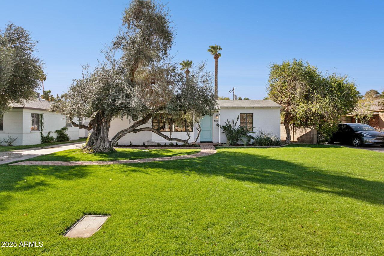 1129 W Holly St., Phoenix, AZ 85007