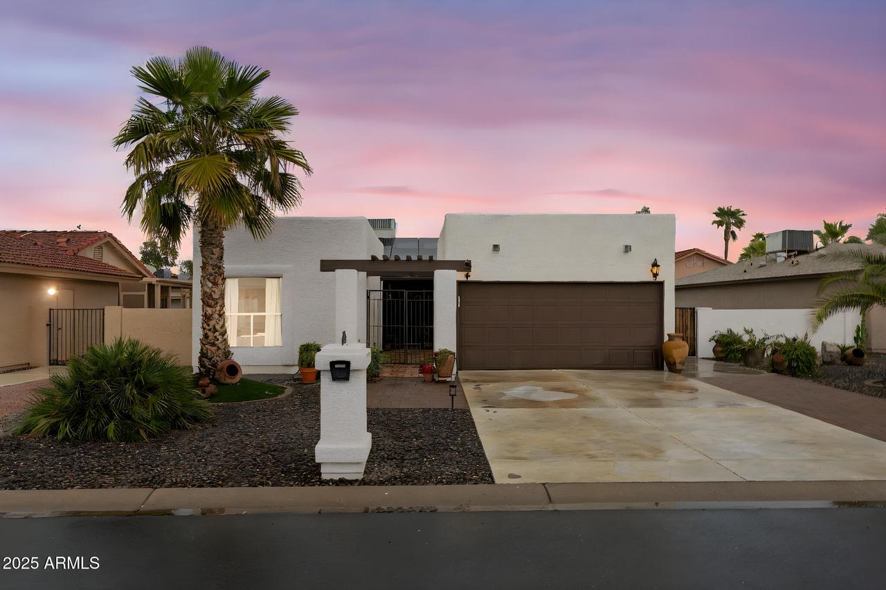 10406 E Silvertree Dr., Sun Lakes, AZ 85248