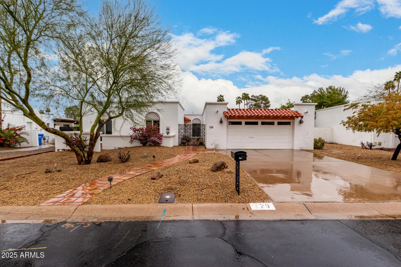 120 E Calavar Rd., Phoenix, AZ 85022