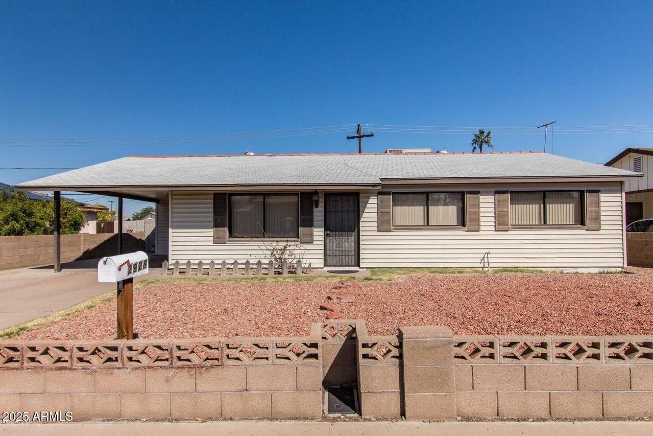 2928 W Cactus Rd., Phoenix, AZ 85029