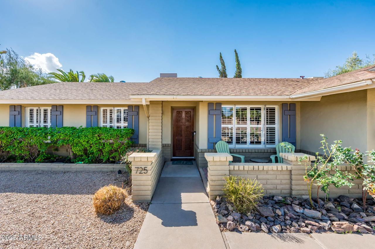 725 E Country Gables Dr., Phoenix, AZ 85022