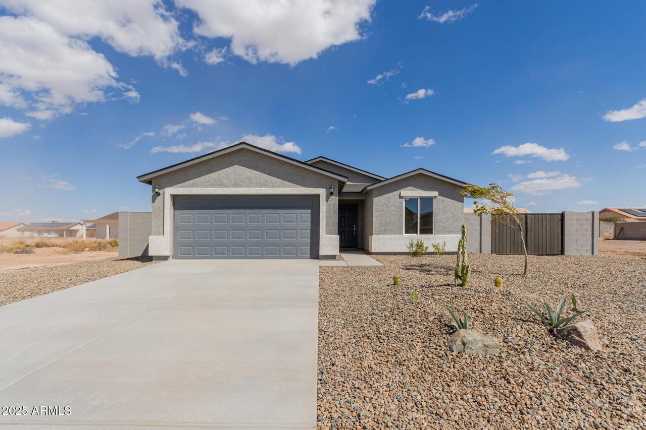 10018 W Mission Dr., Arizona City, AZ 85123