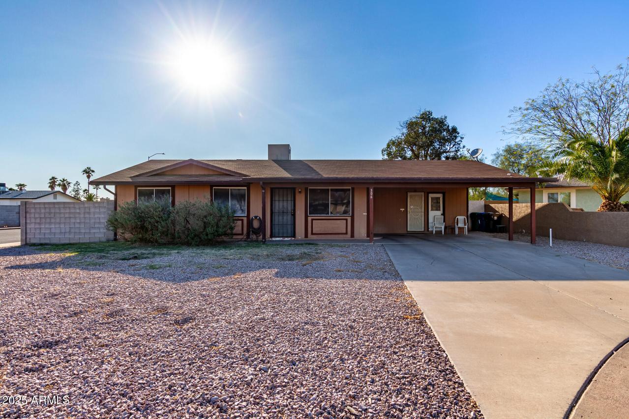 306 N Winthrop Cir., Mesa, AZ 85213