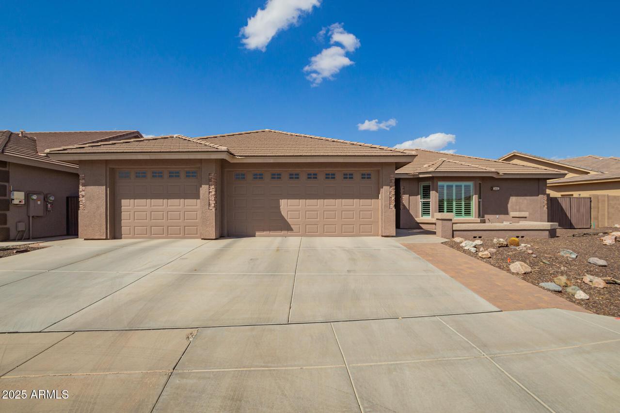 2842 S Royal Wood, Mesa, AZ 85212