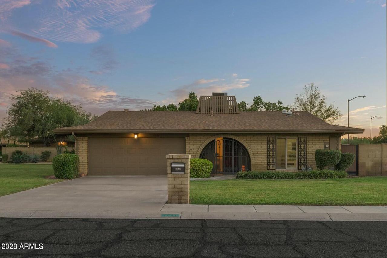 1041 E Orangewood Ave., Phoenix, AZ 85020
