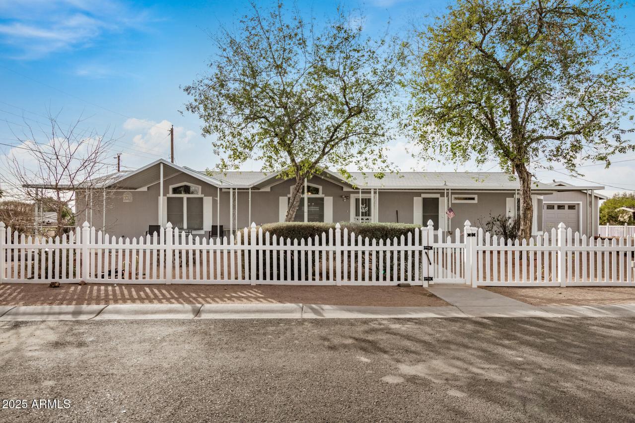 516 N Pinyon Dr., Apache Junction, AZ 85120