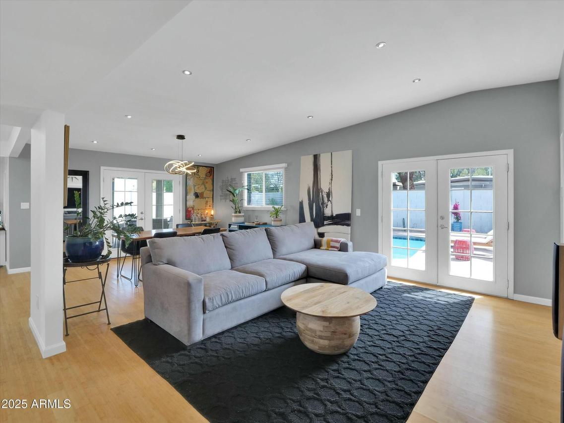 3707 E Laurel Ln., Phoenix, AZ 85028