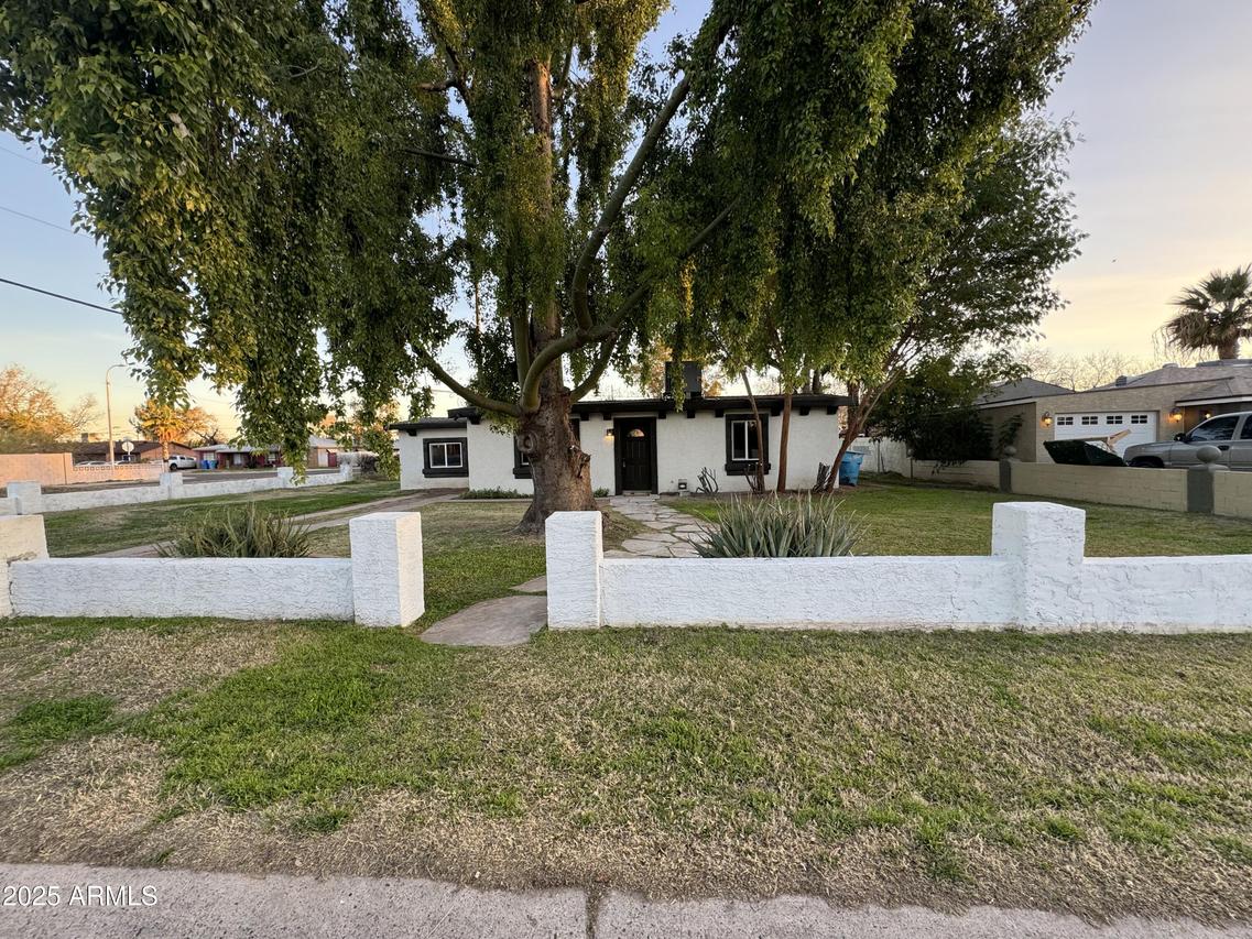 2301 W Montebello Ave., Phoenix, AZ 85015