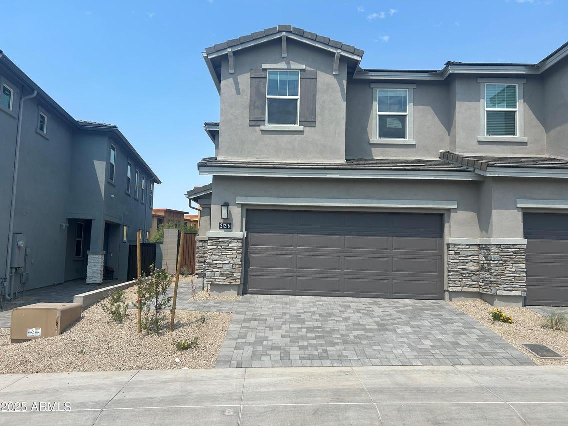 21216 N 58th St., Phoenix, AZ 85054