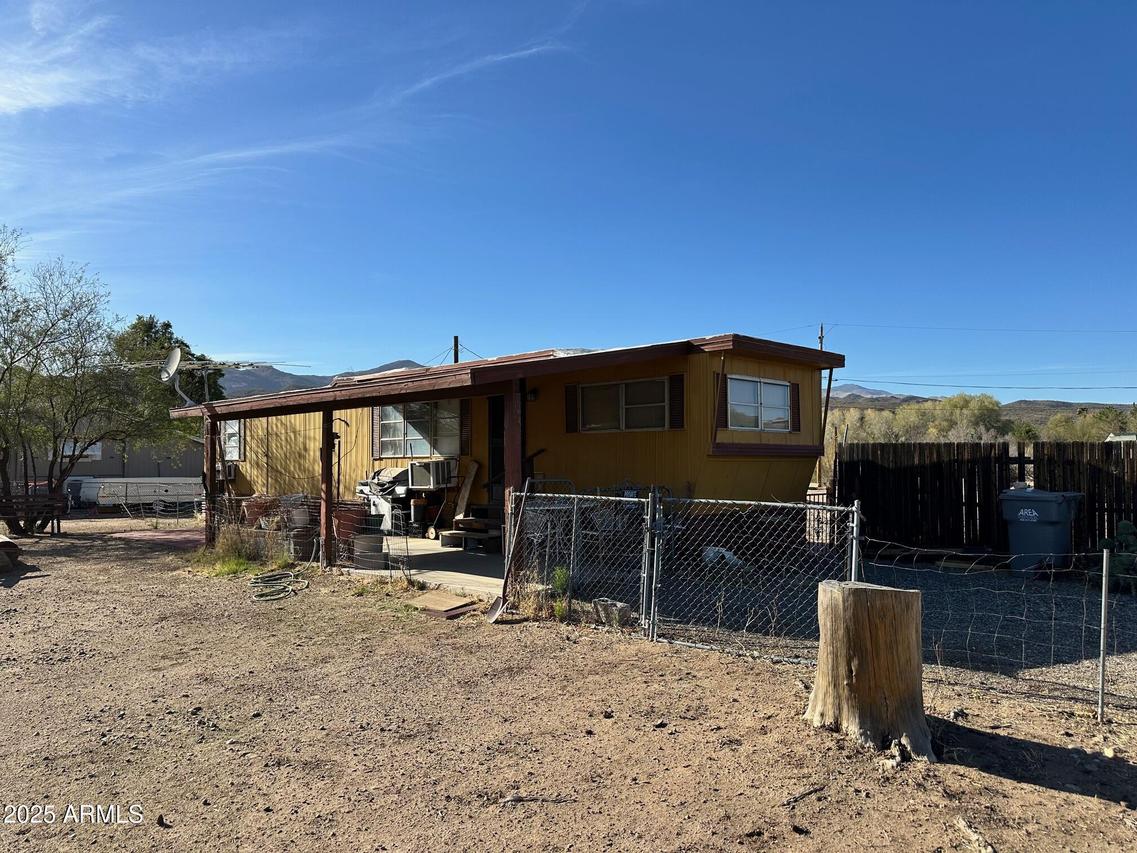 19200 E Albins Way, Black Canyon City, AZ 85324