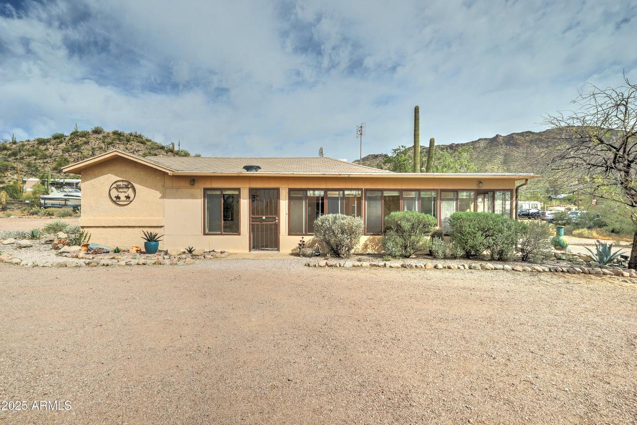 5325 N Warner Dr., Apache Junction, AZ 85120
