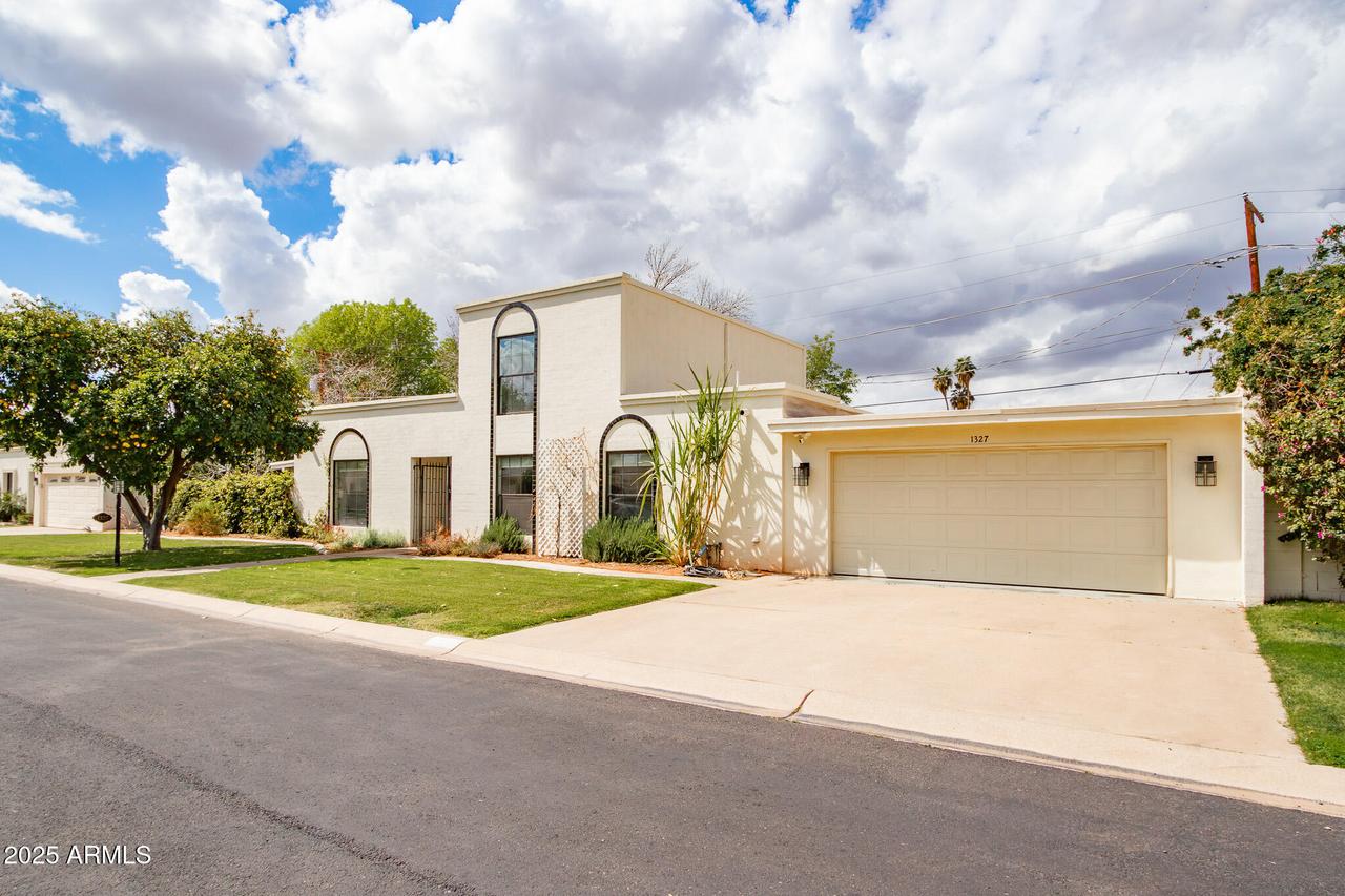 1327 W Glendale Ave., Phoenix, AZ 85021