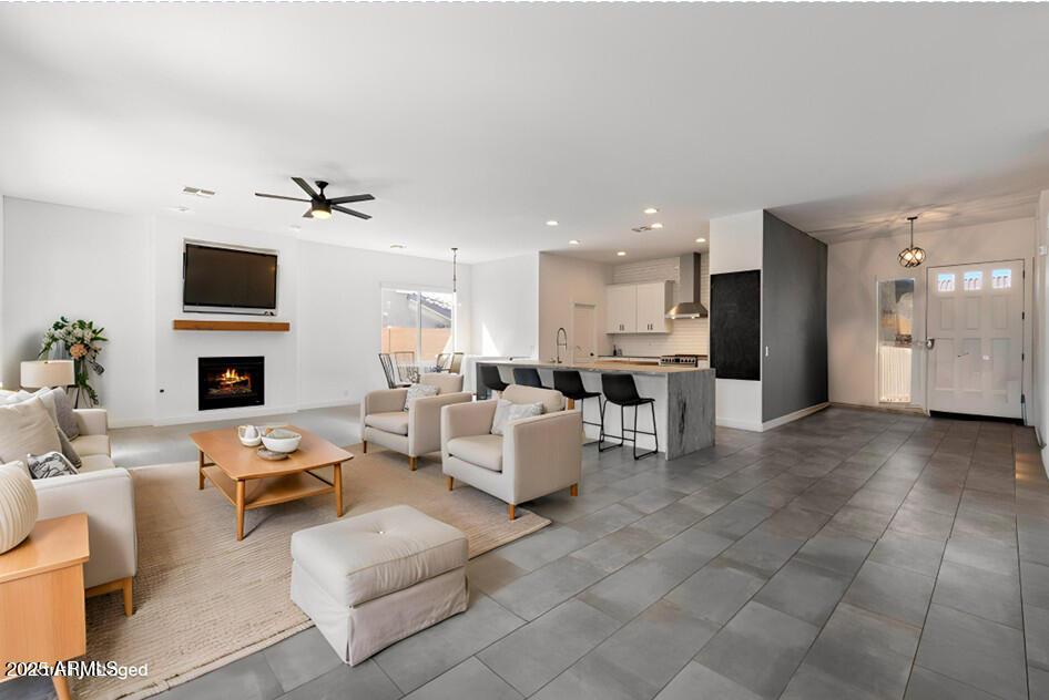 16617 S 16th Ave., Phoenix, AZ 85045