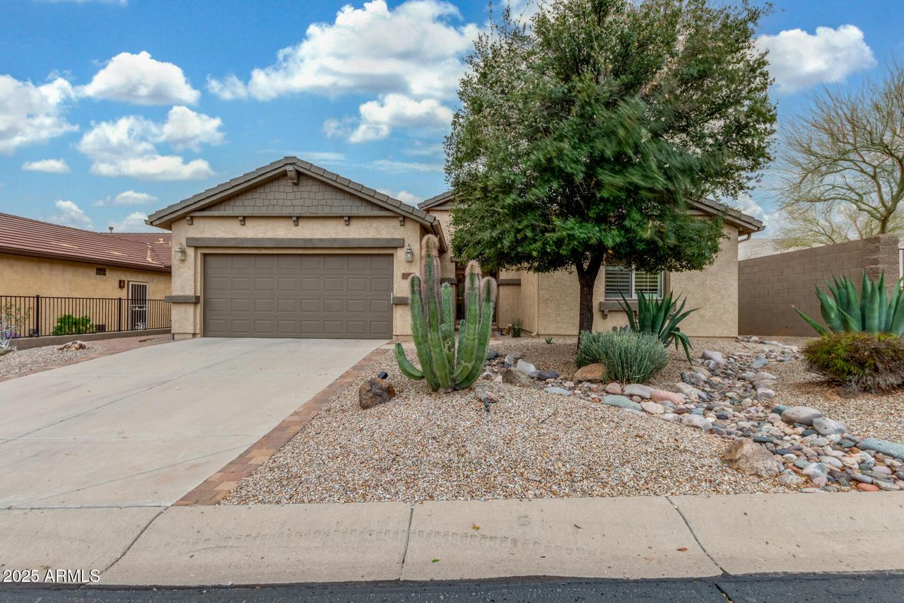 1197 W Rolls Rd., San Tan Valley, AZ 85143