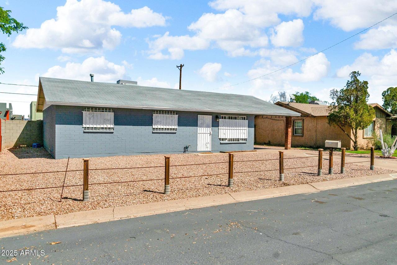 2124 E Mobile Ln., Phoenix, AZ 85040