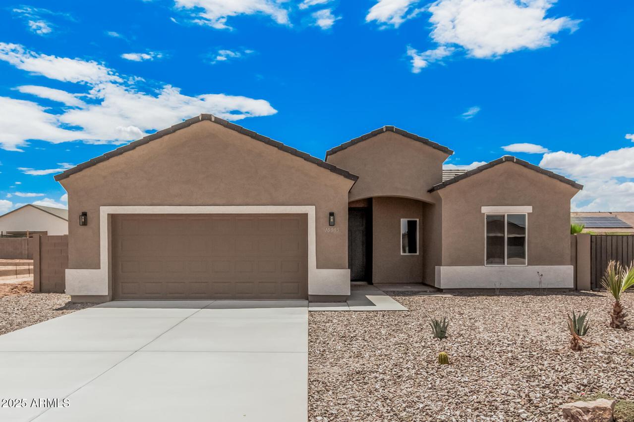 10005 W Mission Dr., Arizona City, AZ 85123